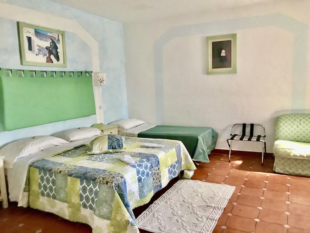 Stefania Hotel 27/87
