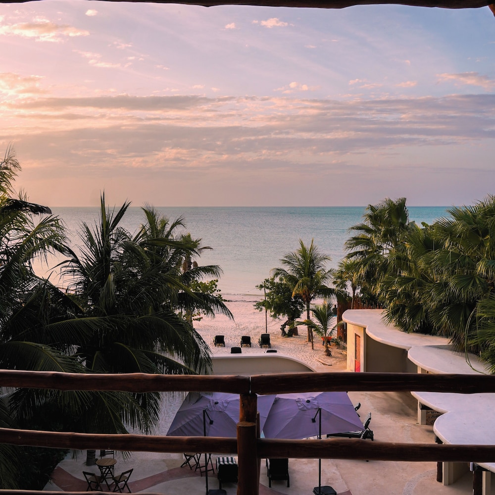 Beachfront Hotel Boutique DK 37/50