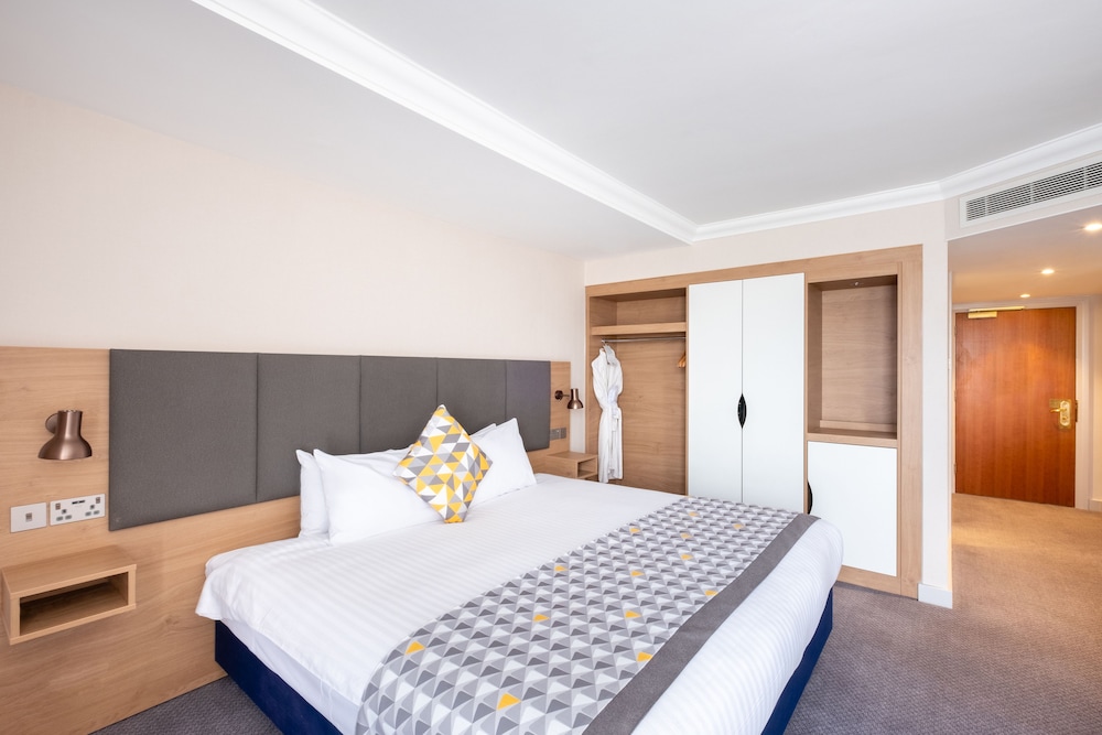 1 Bedroom, Super, King Bed