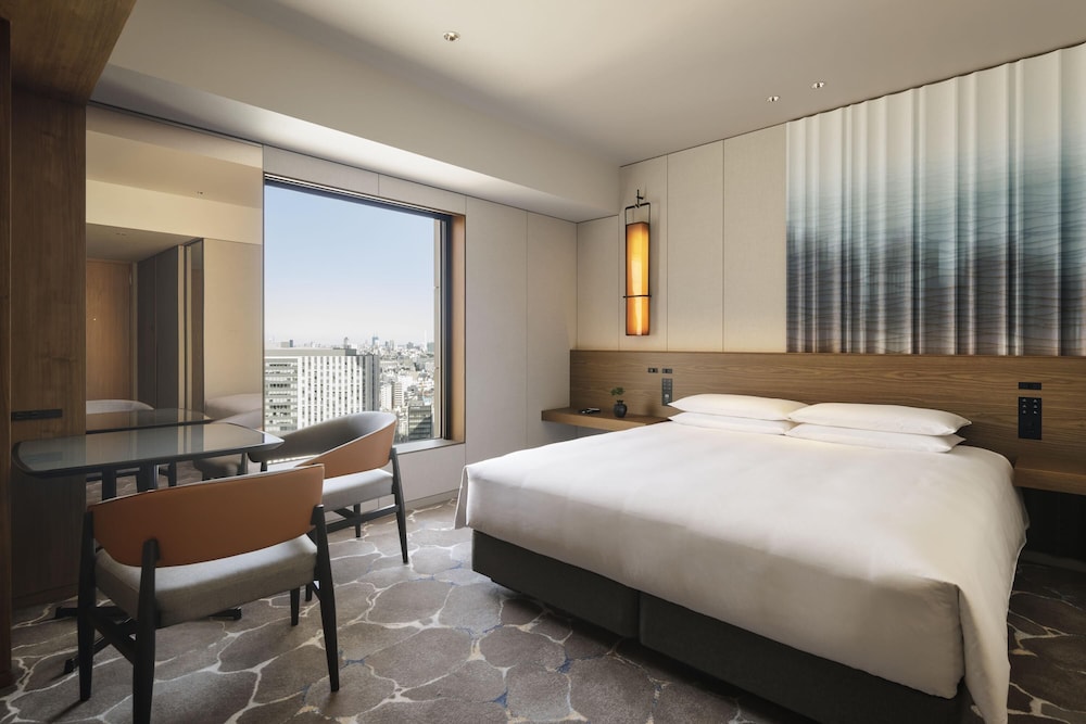 ROOM, KING BED