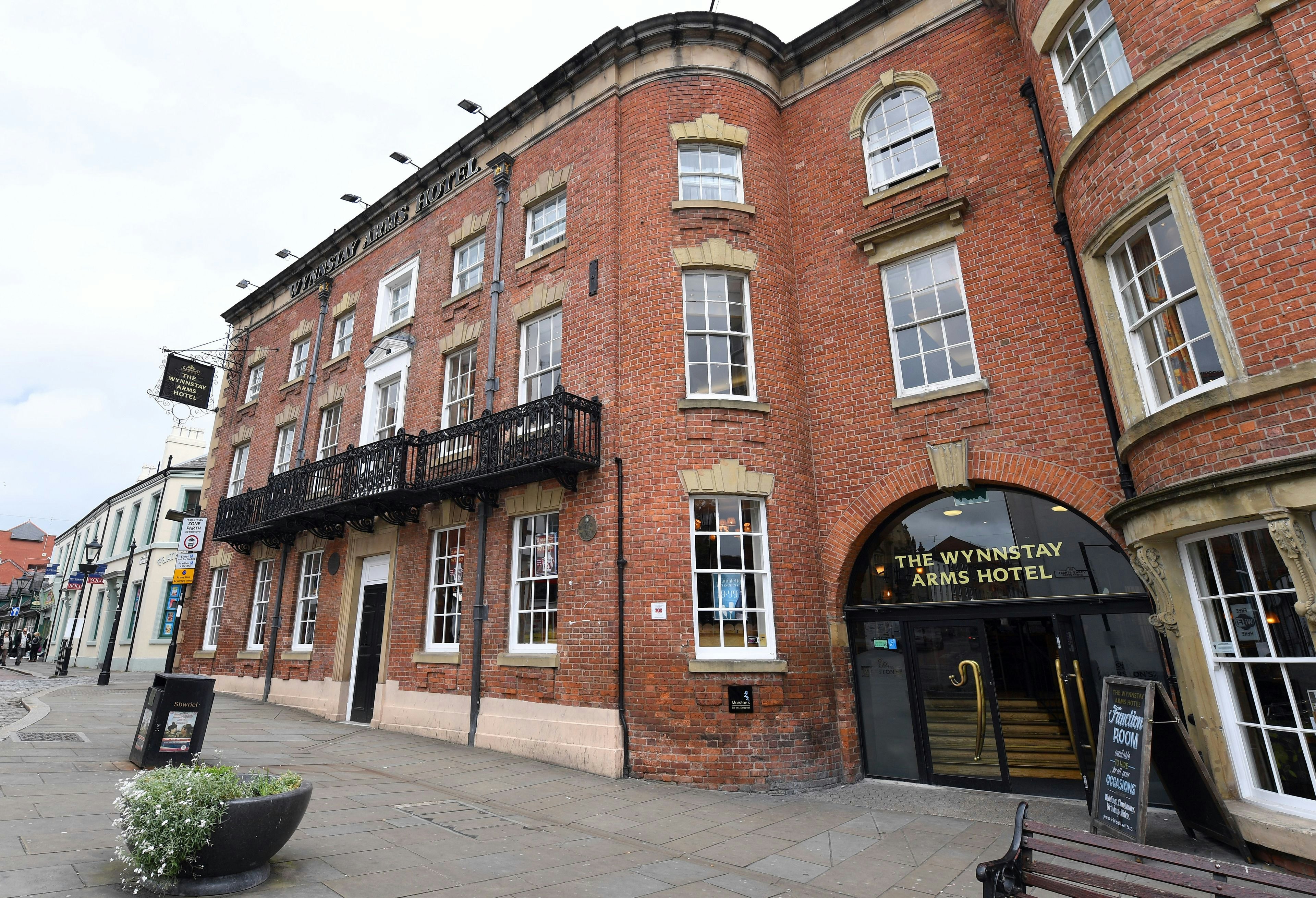 Wynnstay Arms Hotel by Marstons Inns 1/9