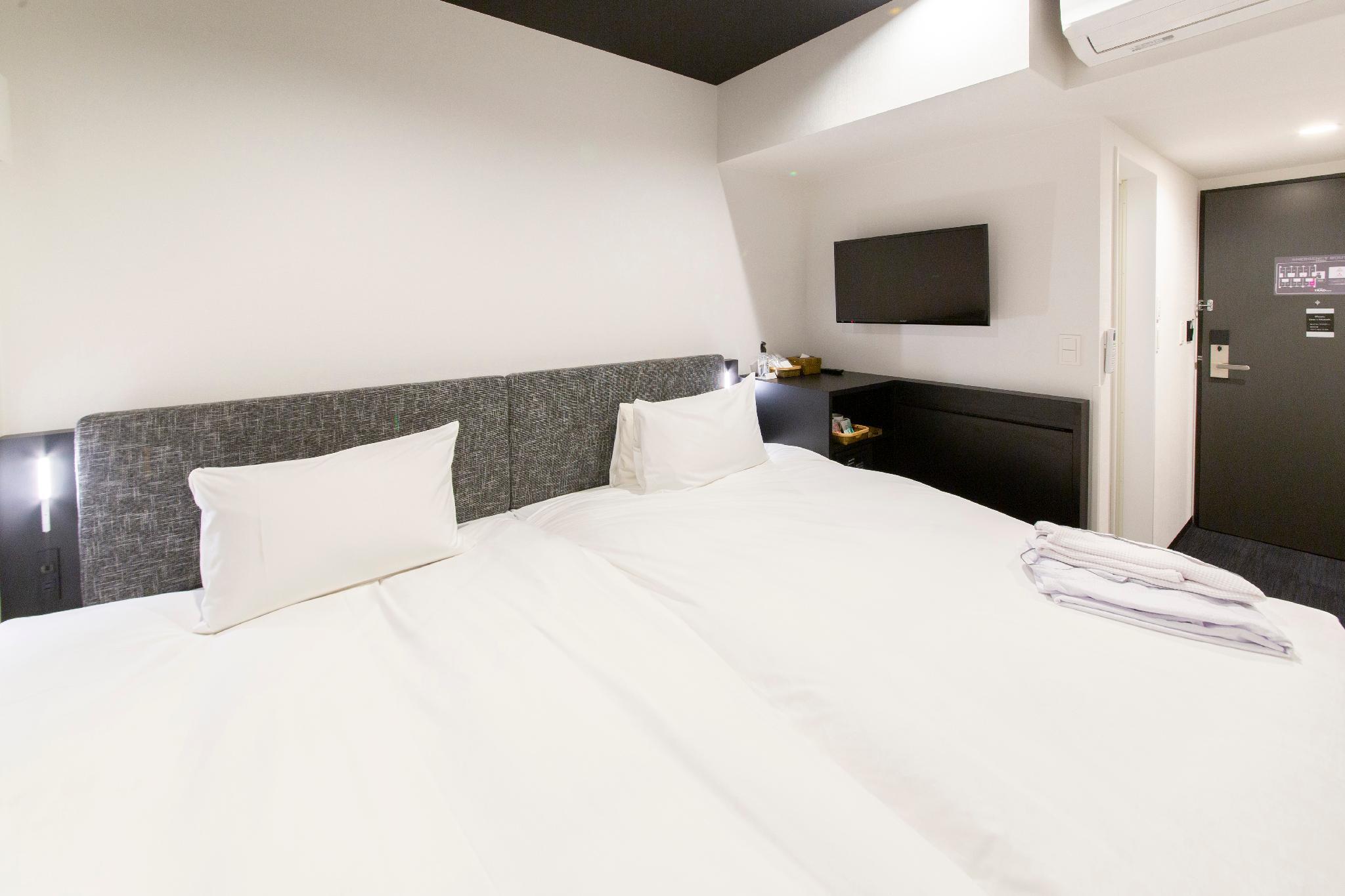 Hollywood, Standard, Twin Beds