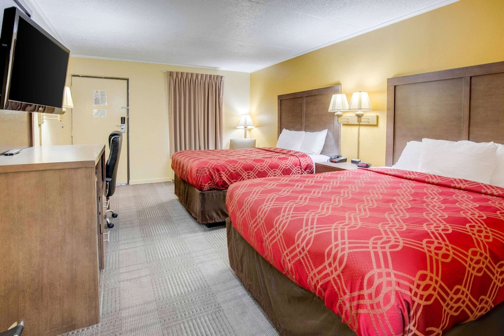 Econo Lodge Lenoir City 20/33