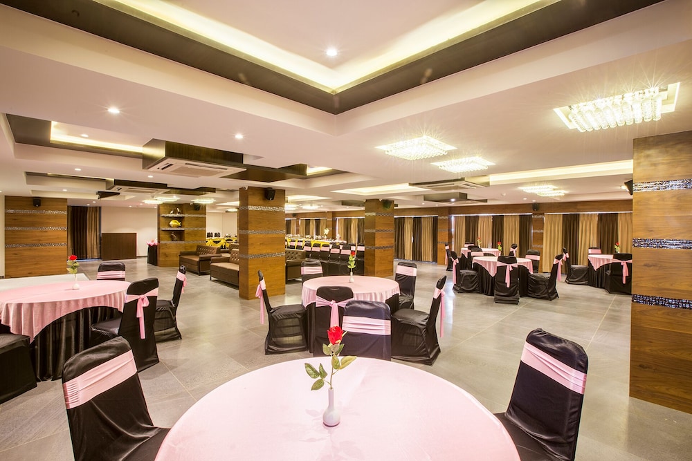 Hotel Prominent Coporate Residency 23/27