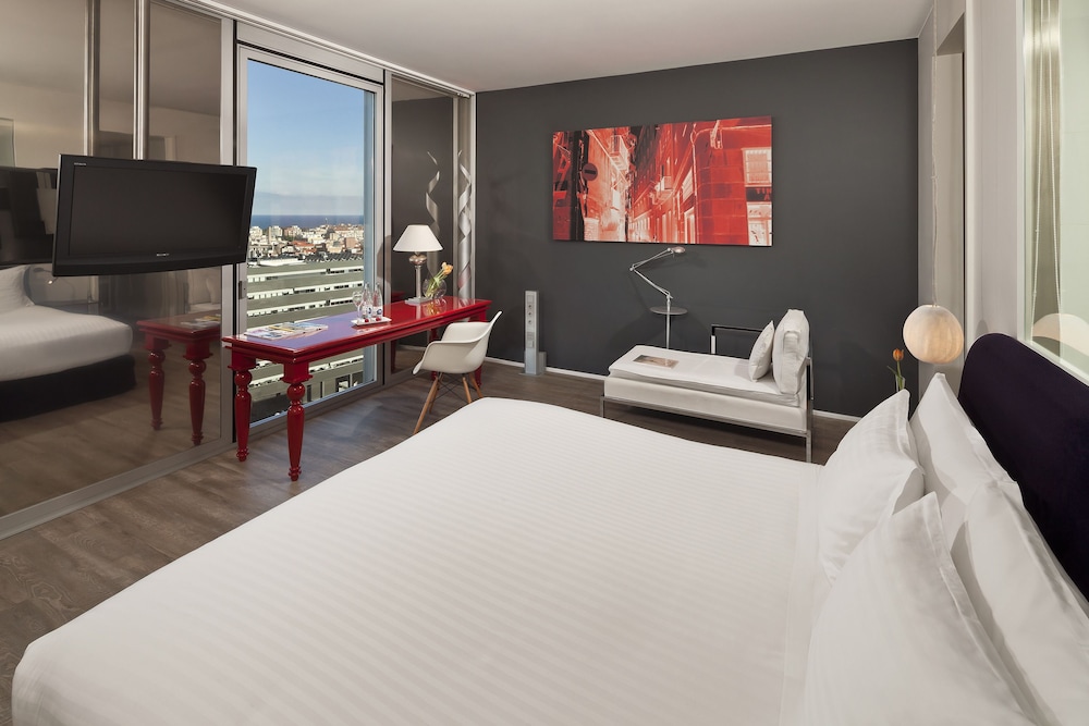 Premium, 1 Double and 4 Single Beds, Sea View