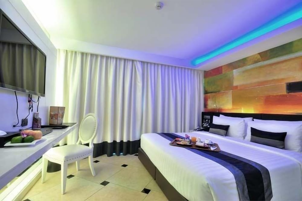 Skye Hotel Bangkok 30/58