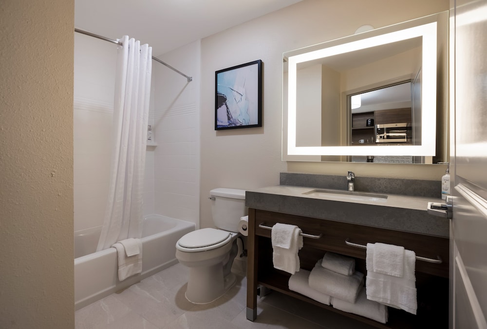 Candlewood Suites Lafayette- River Ranch 56/58