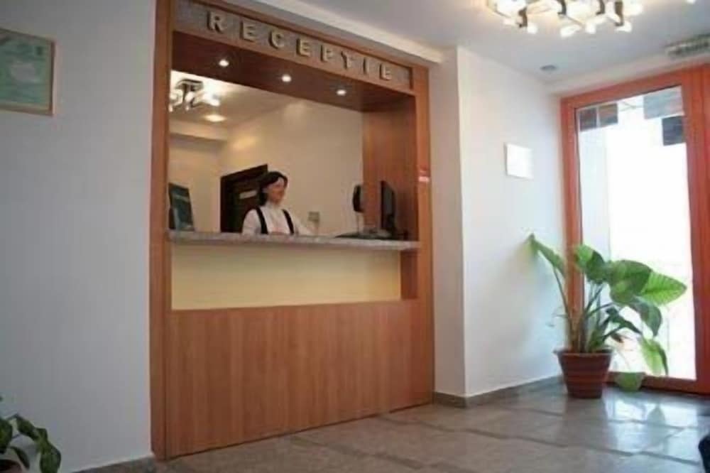 Plus Hotel 6/45