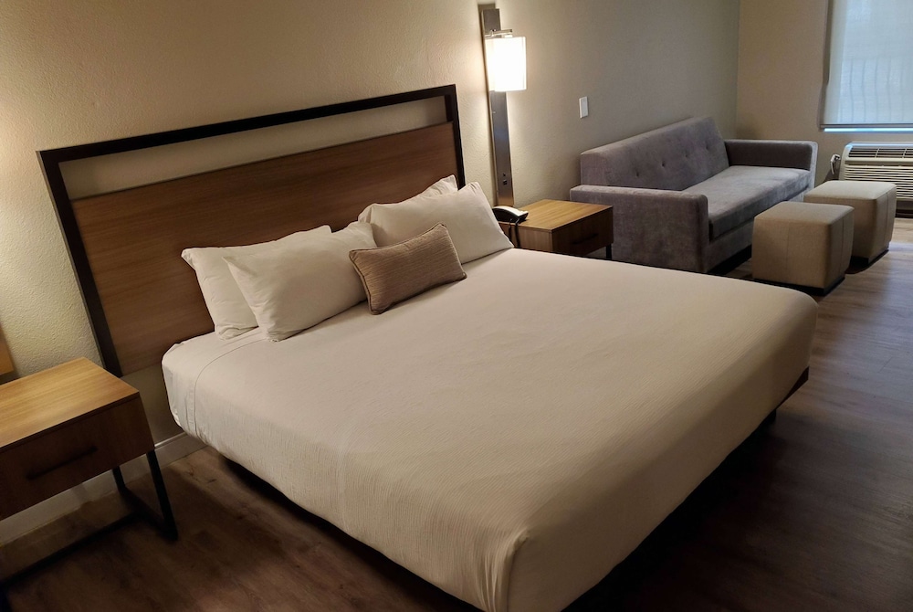 Wyndham Garden San Diego near SeaWorld 34/65