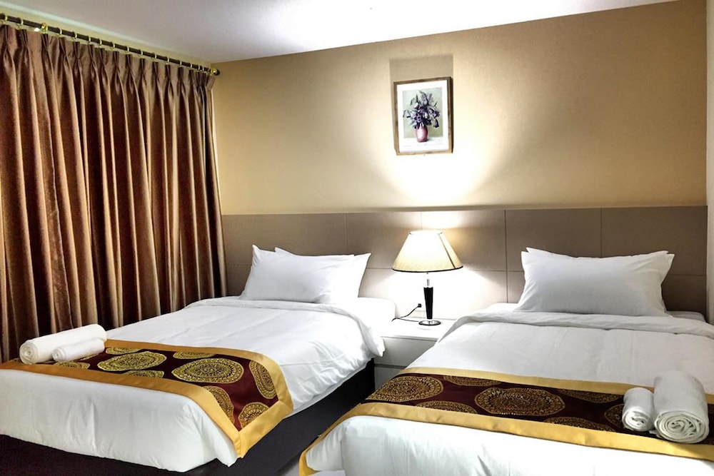 Top High Airport Link Hotel 8/47