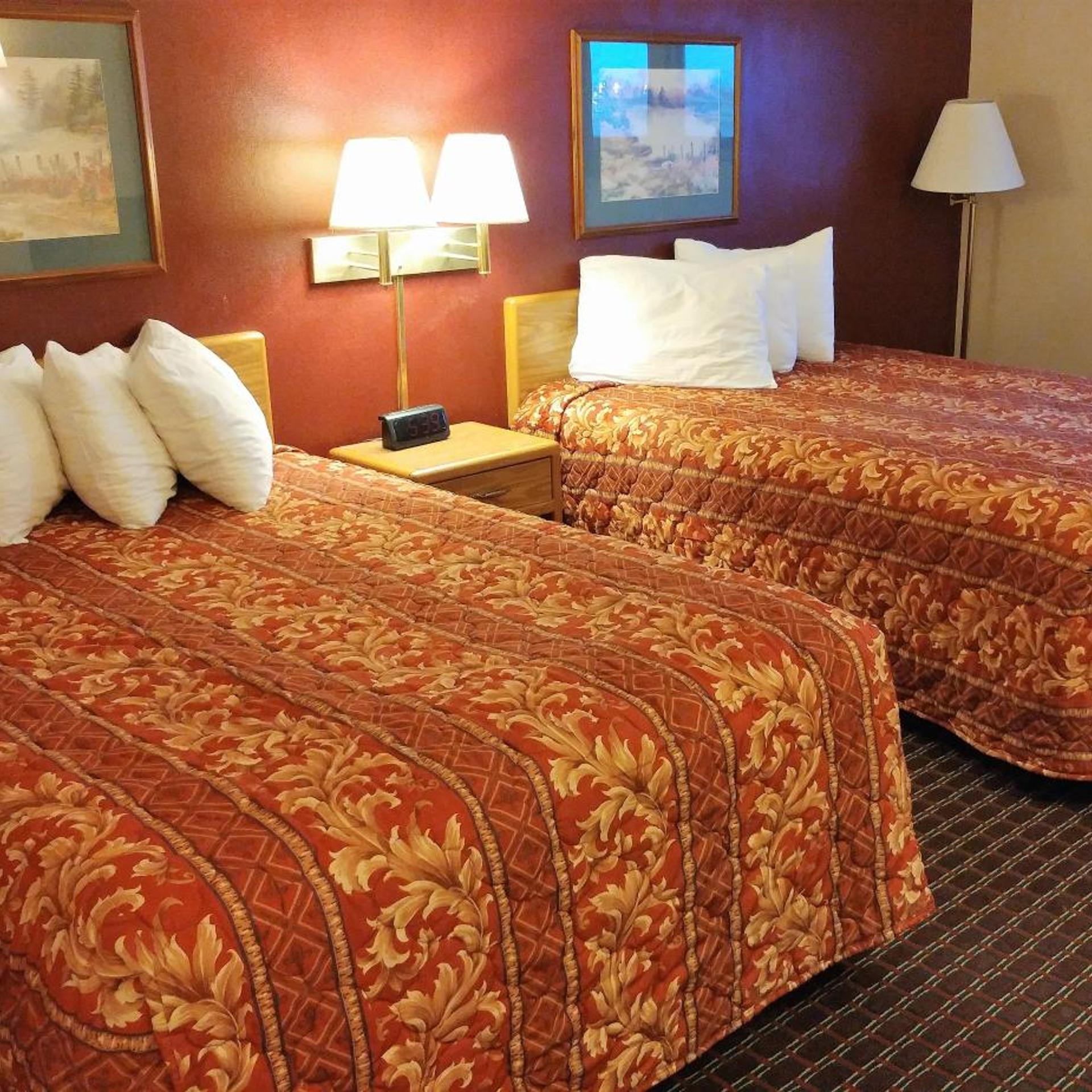 Red Carpet Inn 25/48