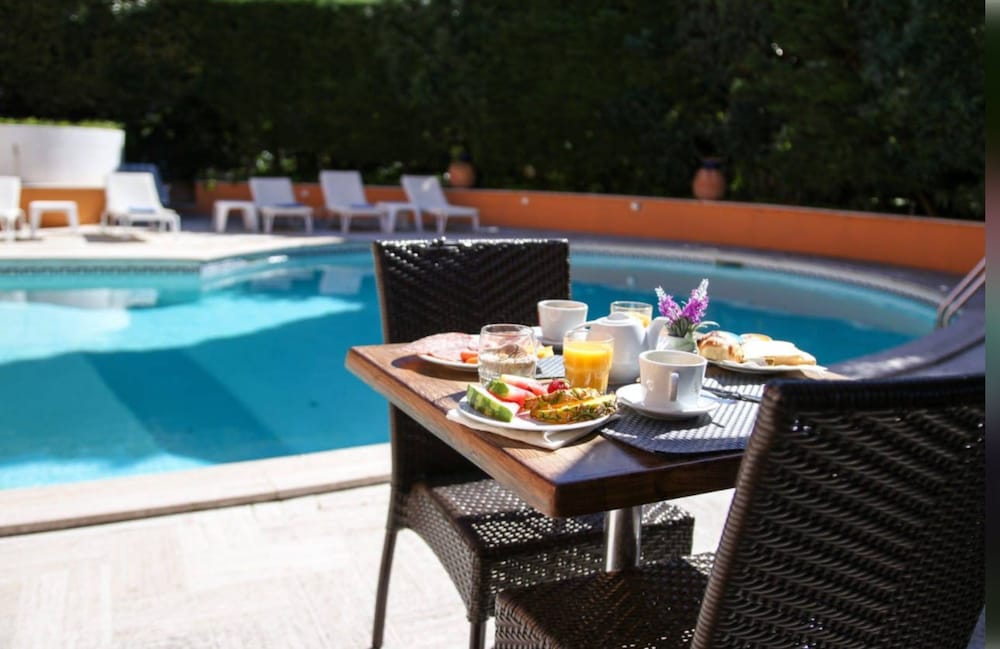 HOTEL DE LA MER 33/50