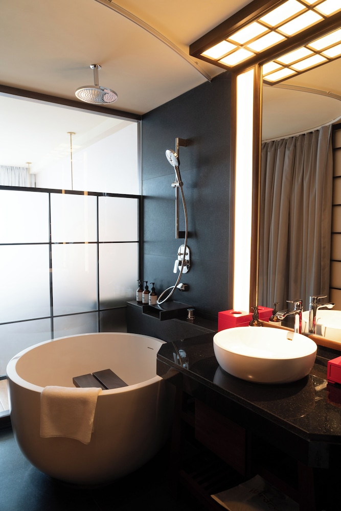 Suzu Saigon - A Boutique Hotel 47/51
