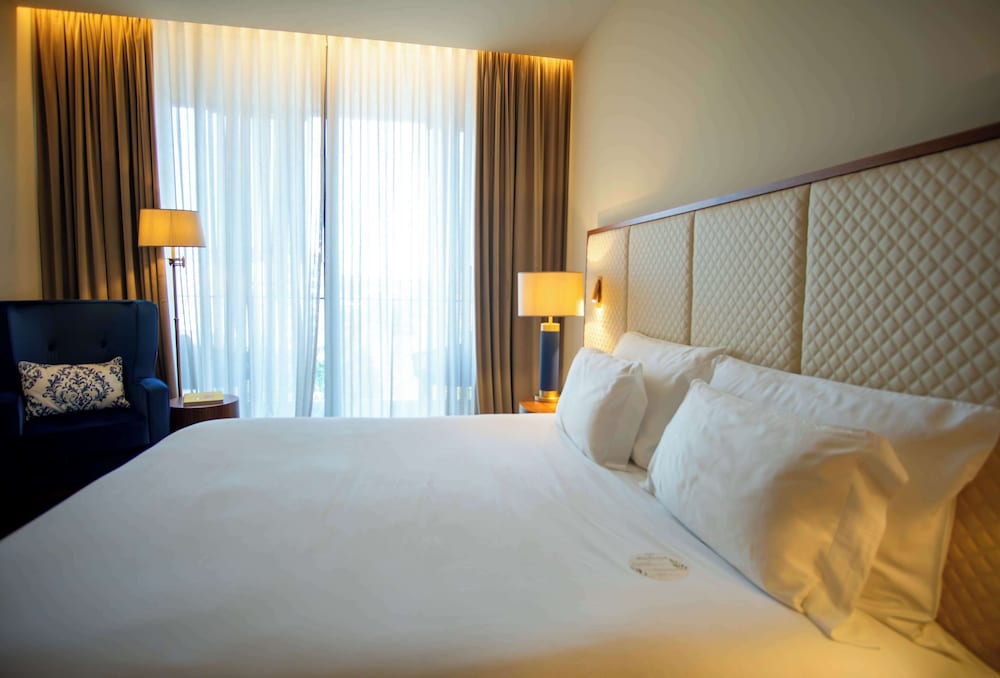 PREMIUM, KING BED, BALCONY