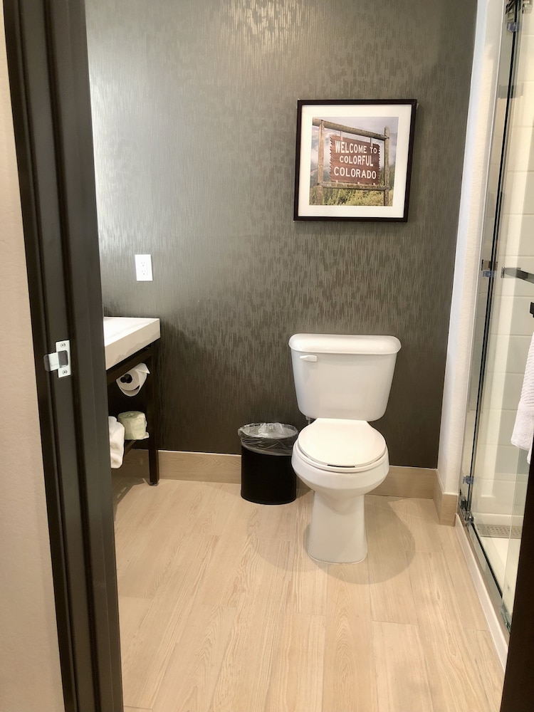 La Quinta Inn & Suites by Wyndham Denver Parker 47/50
