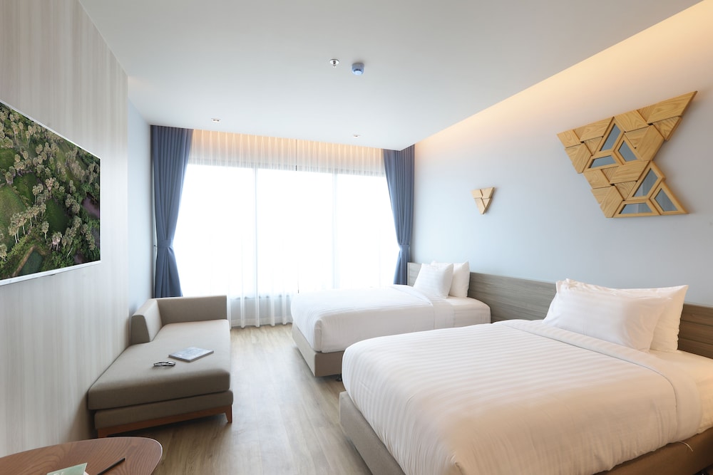 The Signature Hotel Airport 11/50
