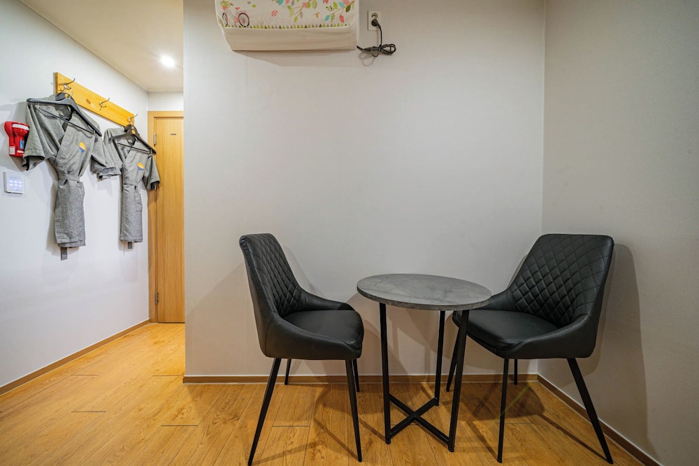 Ritz Motel & Pension 47/71