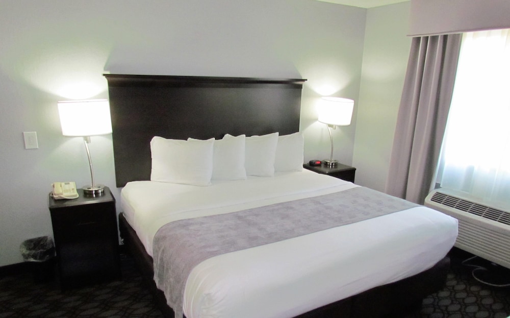 Oak Hill Inn and Suites 33/62