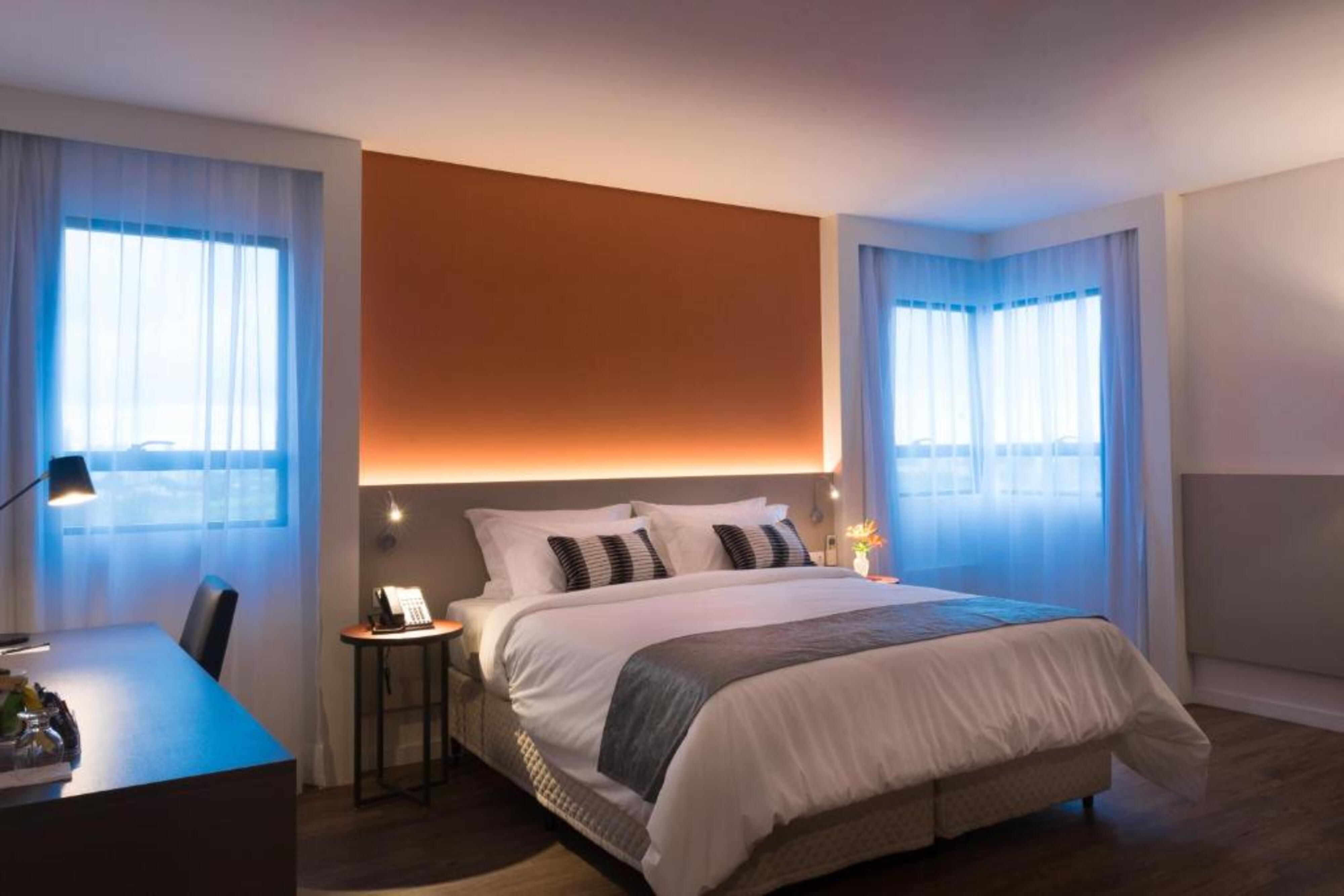 Super, Double Bed