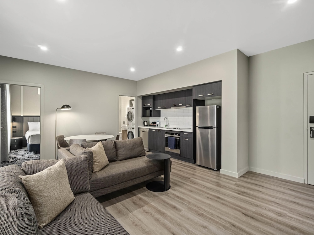 Mercure Pakenham 13/38