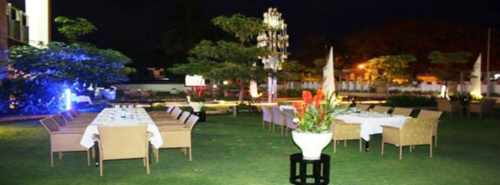 ROYAL ORCHID CENTRAL KIREETI 48/63