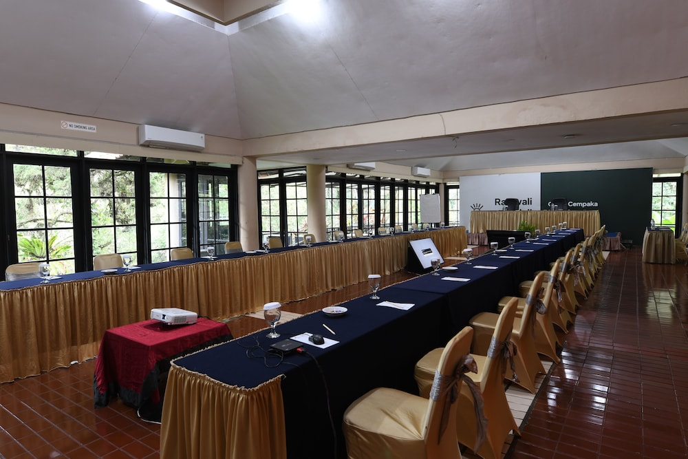 Grand Cempaka Resort Hotel Powered by Archipelago 34/49