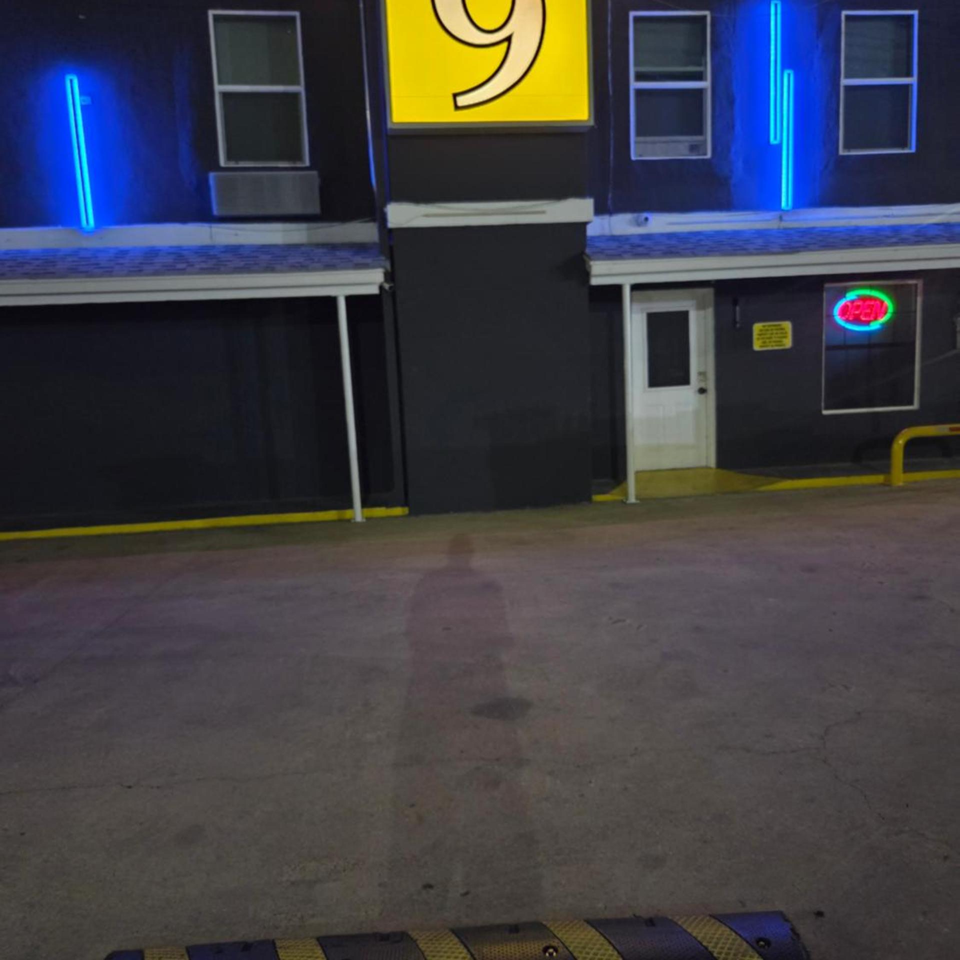Motel 9 19/24