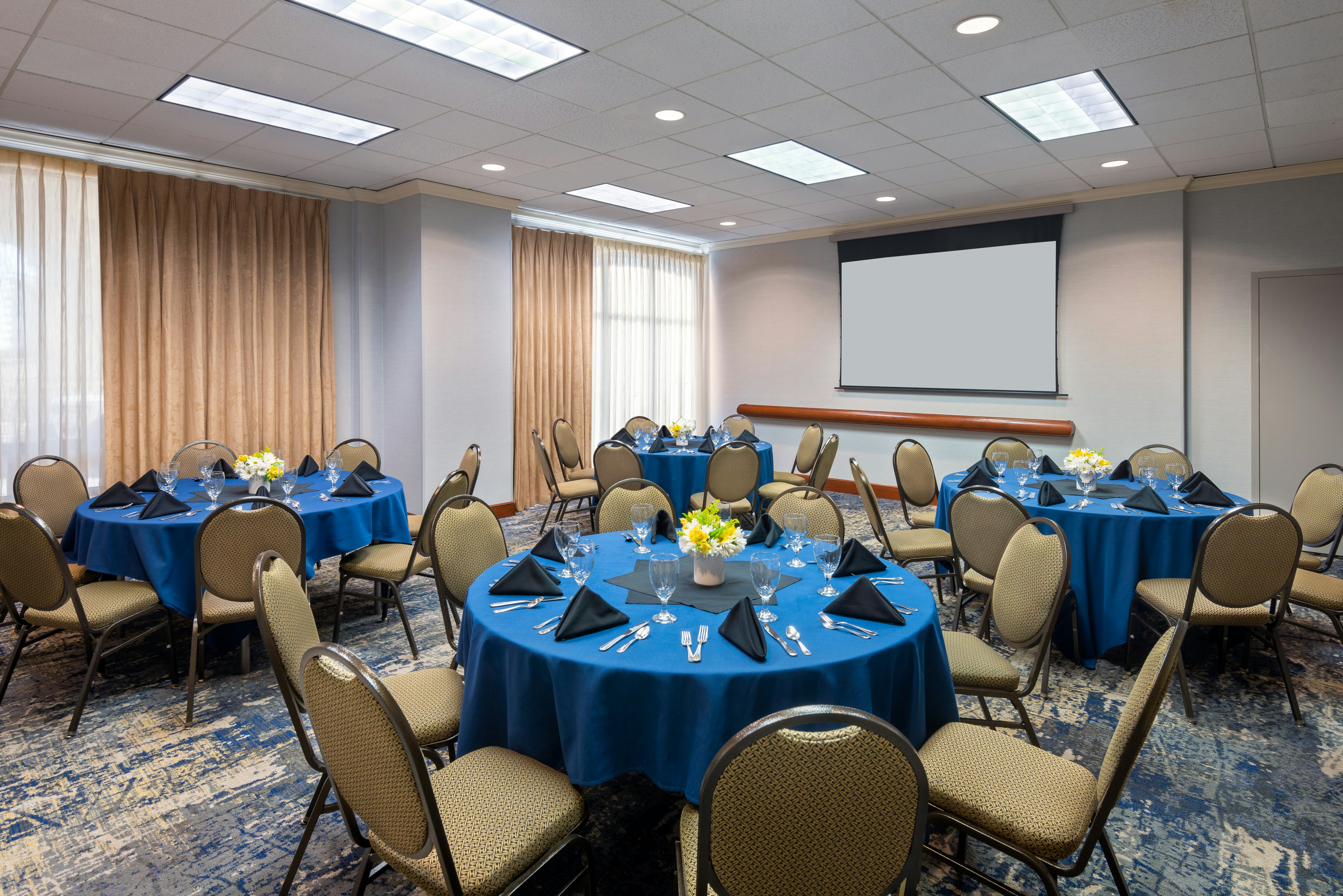 Hampton Inn & Suites Kansas City-Country Club Plaza 48/57