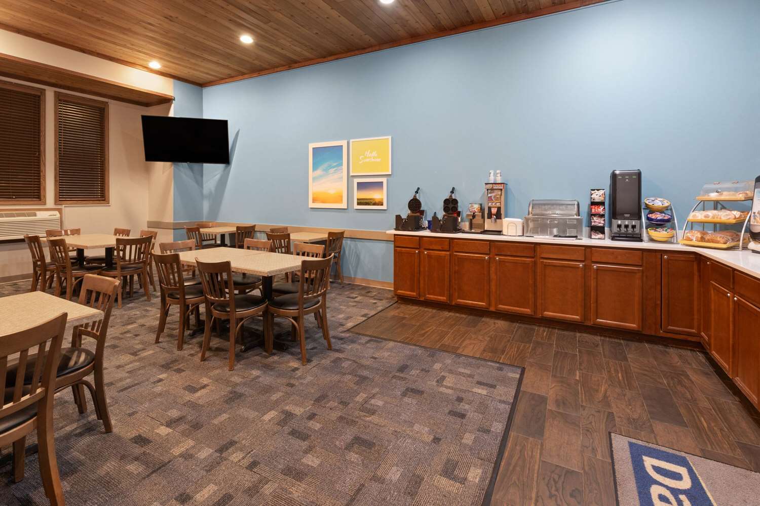 Days Inn by Wyndham Hutchinson 18/23