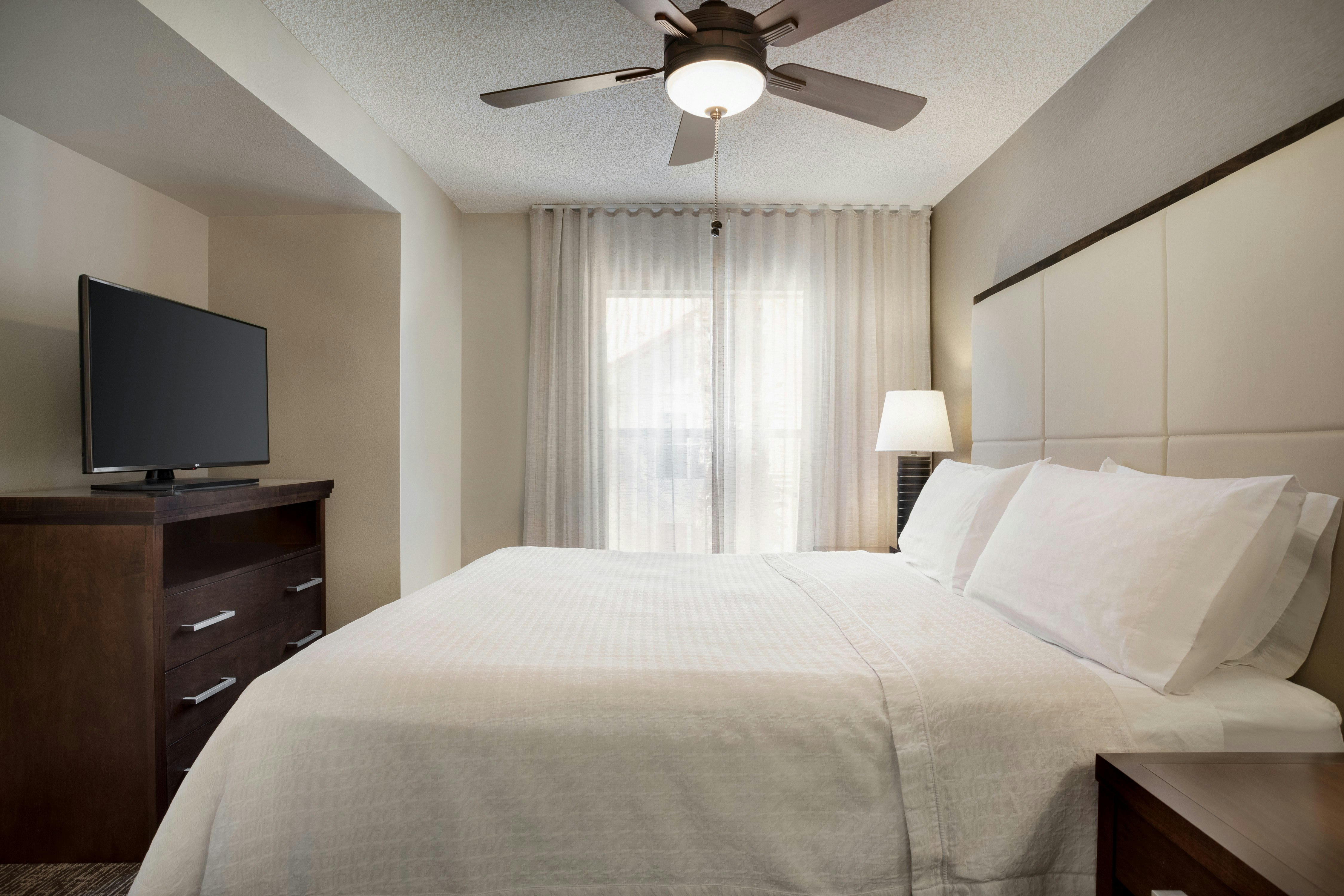 1 BEDROOM, SUITE, KING BED