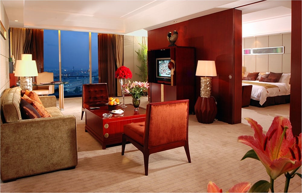 Royal Garden Hotel 47/69