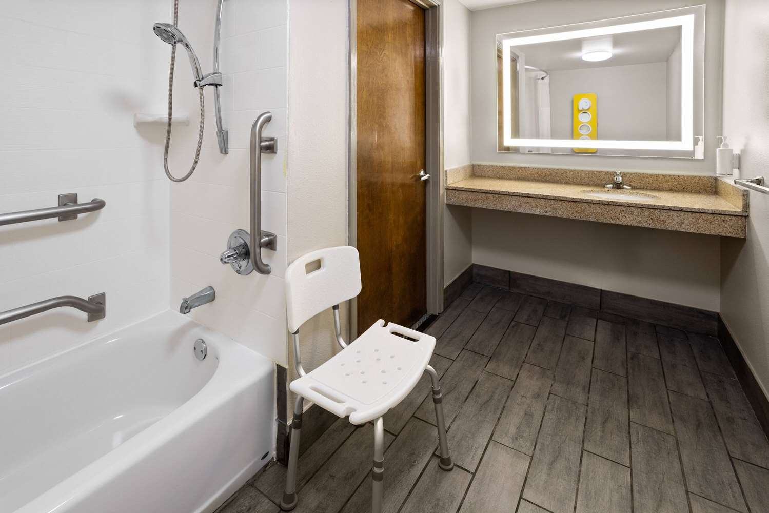 Days Inn By Wyndham Acworth 20/21