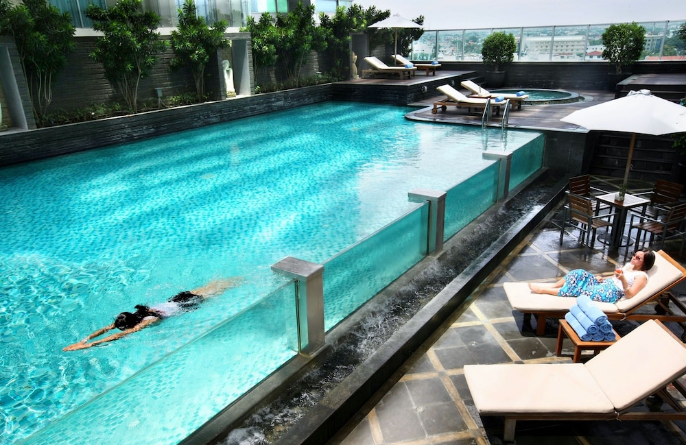 Cambridge Hotel Medan (ex Grand Swiss Belhotel Medan) 5/71