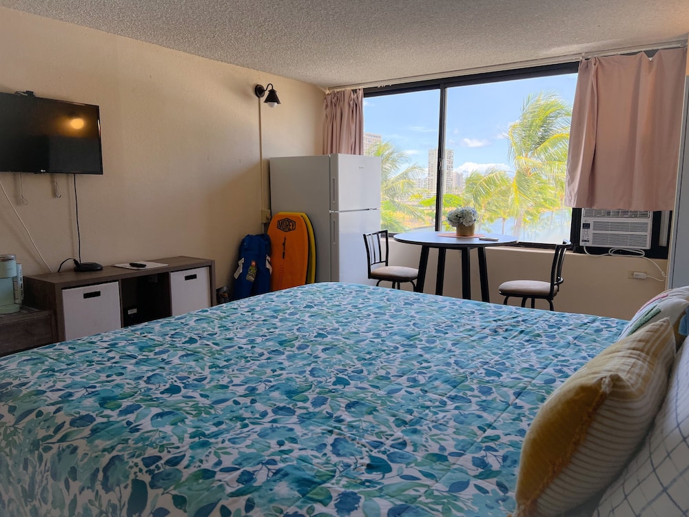 Waikiki Monarch Hotel 24/50