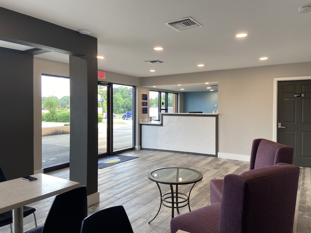 Days Inn by Wyndham Newnan 32/43