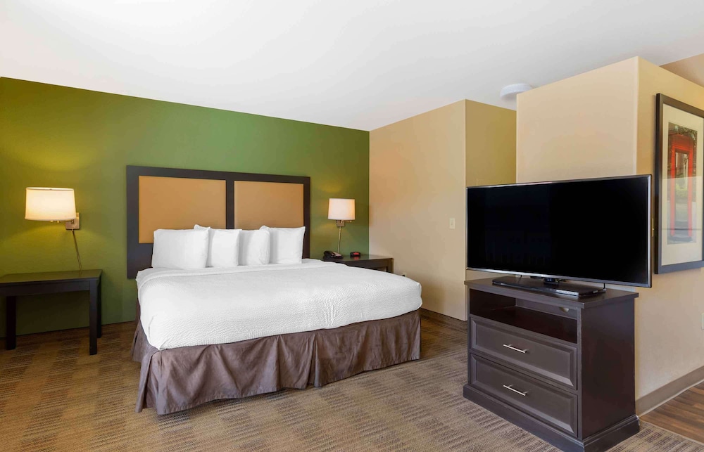 Extended Stay America Select Suites Phoenix Airport E Oak St 29/56