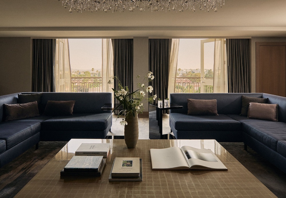 L Ermitage Beverly Hills 34/67
