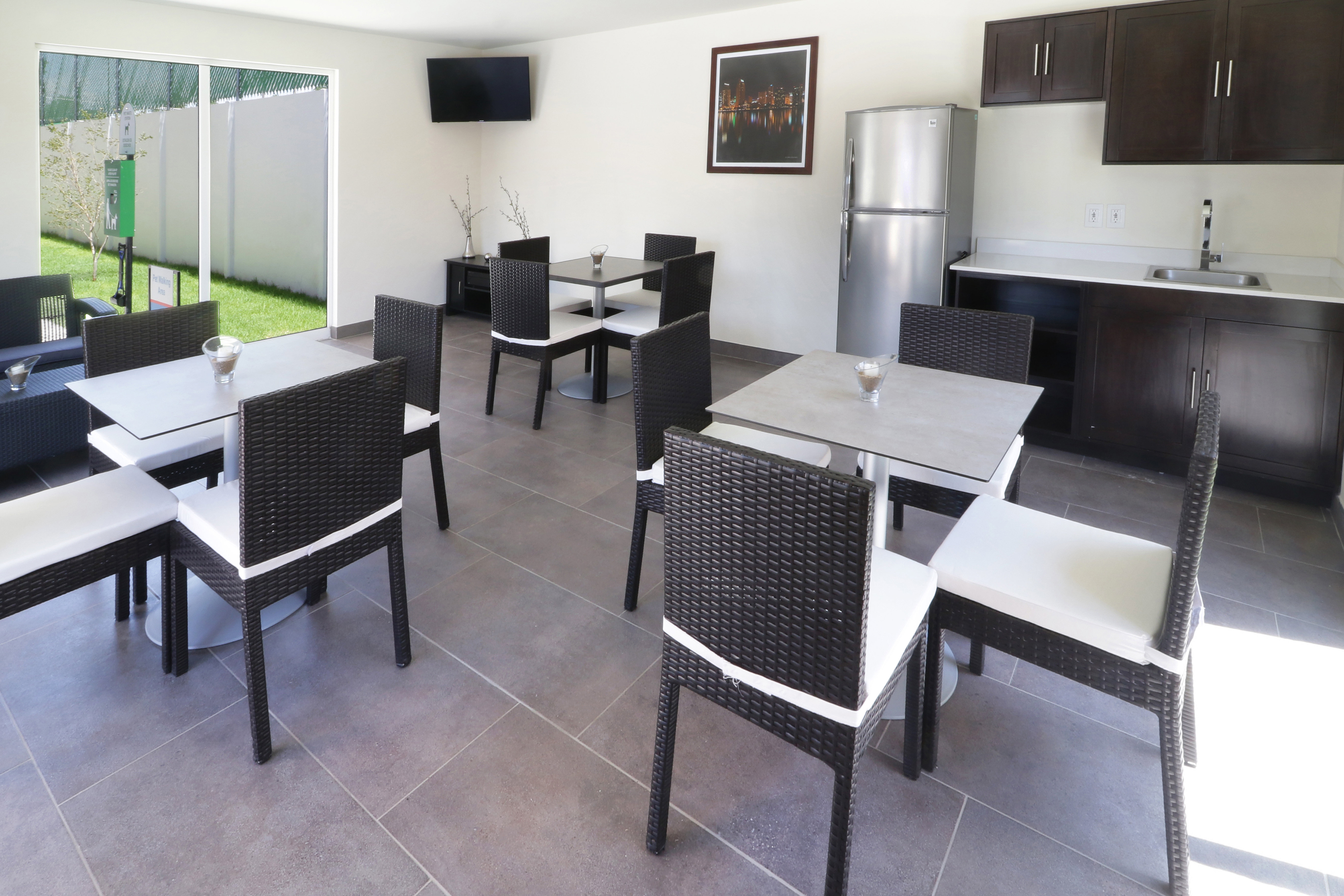 CANDLEWOOD SUITES CELAYA 50/75