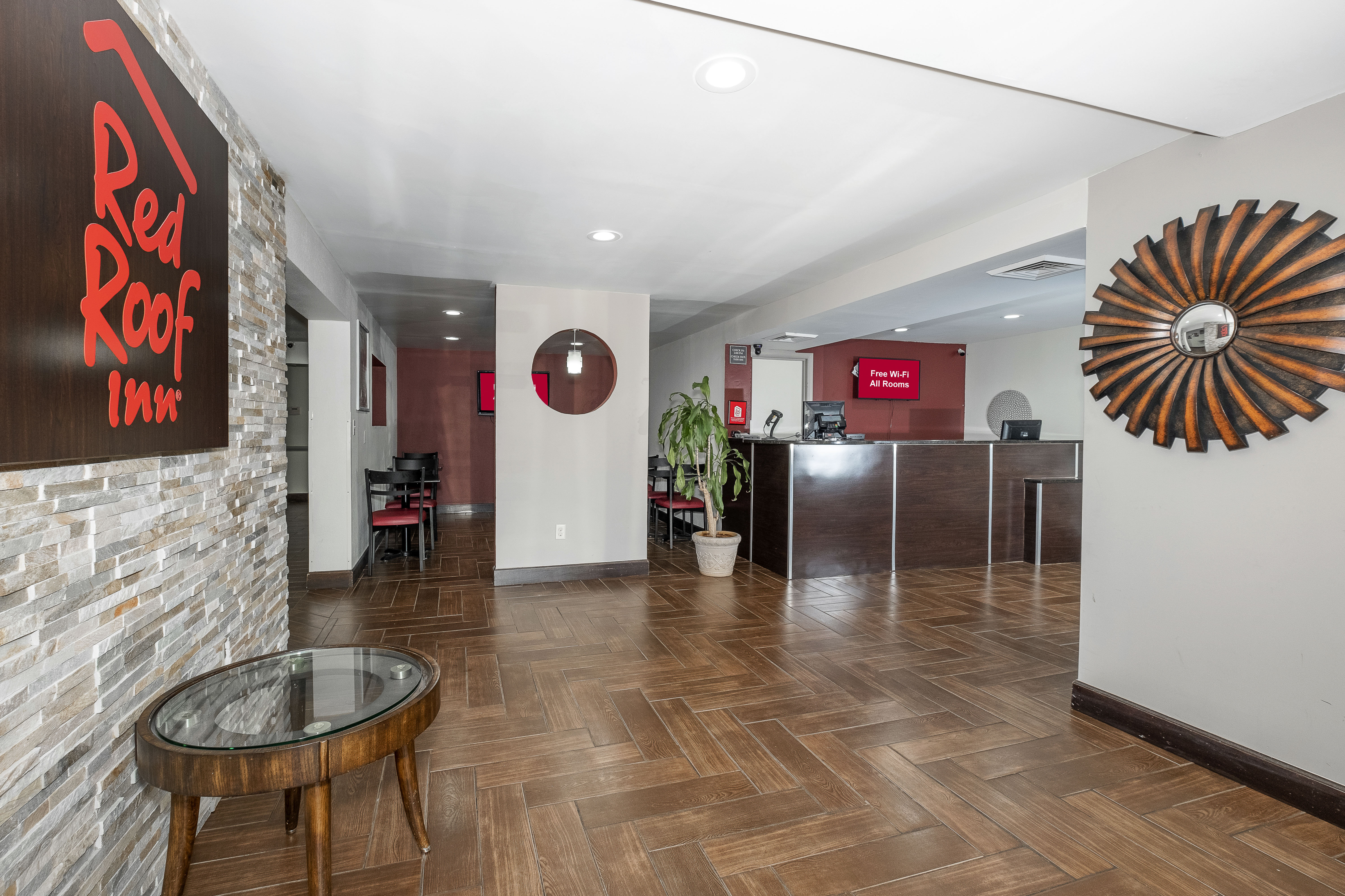 Red Roof Inn Raleigh North-Crabtree Mall/Lenovo Center 10/34