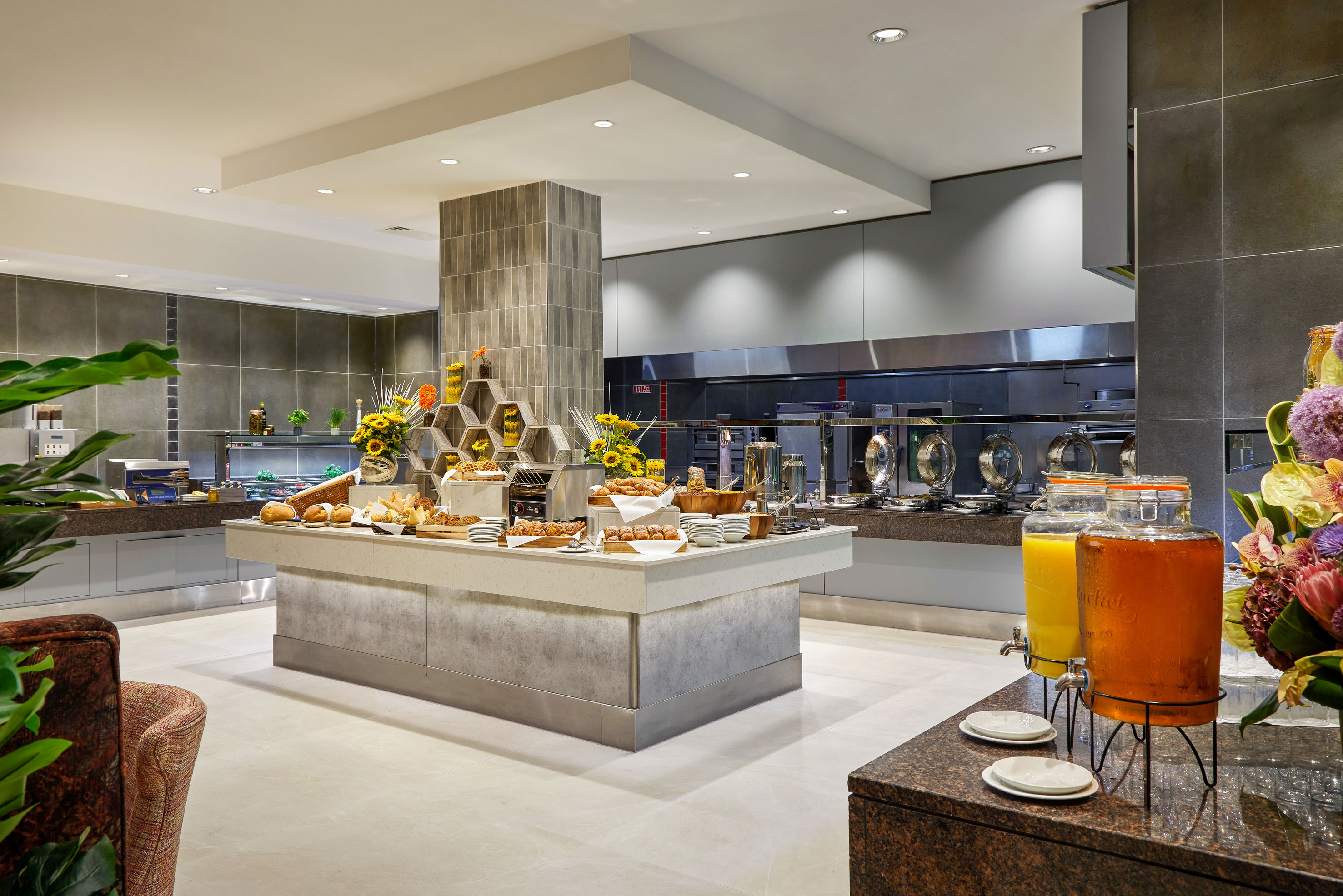 CROWNE PLAZA BLANCHARDSTOWN 11/76