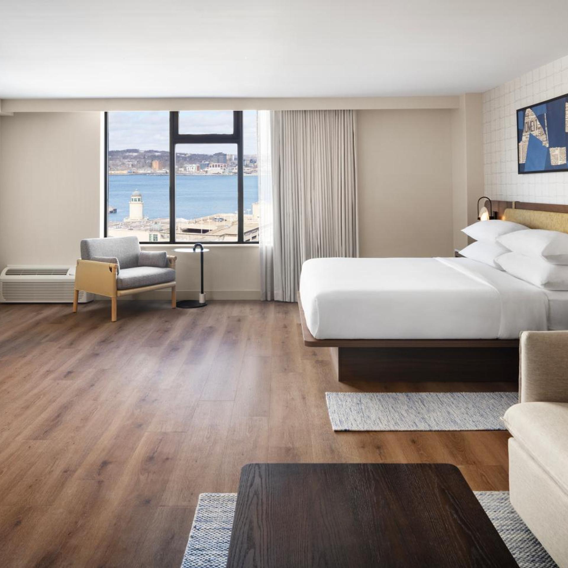 Junior Suite, King Bed, Partial Harbour View, Sofa