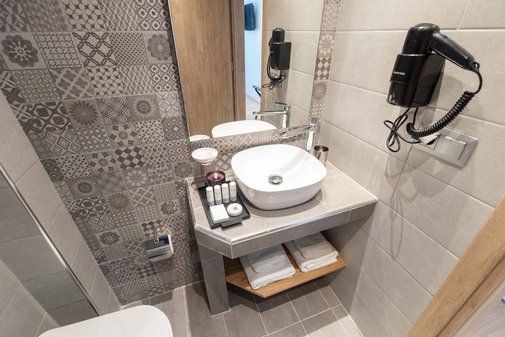 Grand Port Suites Thessaloniki 23/26