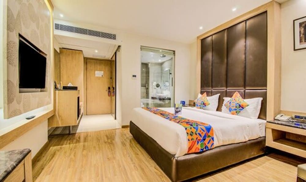 Fabhotel Hotel V Charbagh 6/26