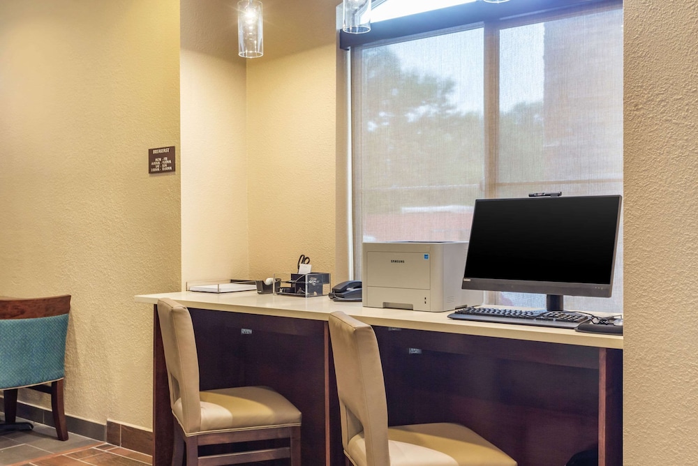 Comfort Inn DeKalb - University Area 23/26