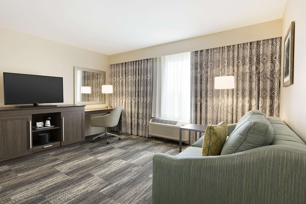Hampton Inn and Suites Niles Warren OH 54/77