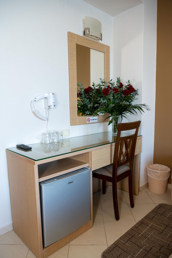 Kronos Hotel 13/50