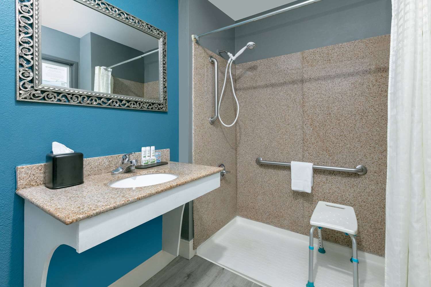 La Quinta Inn & Suites by Wyndham Decatur 44/46