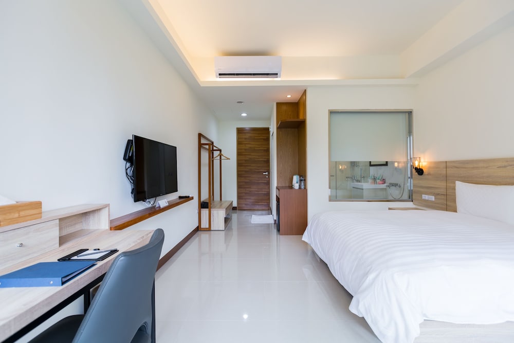 Rich Sunshine Inn 23/75
