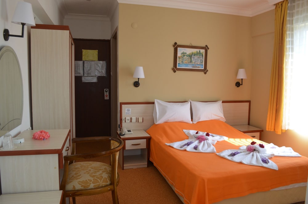 Megas Hotel 12/45