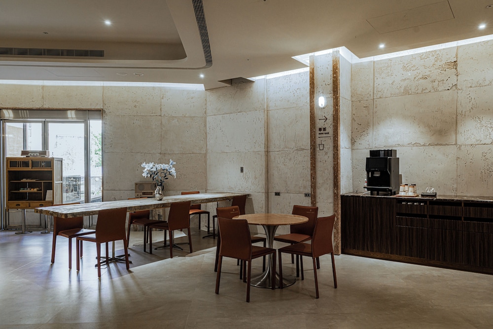 Oriental Hotel 40/50